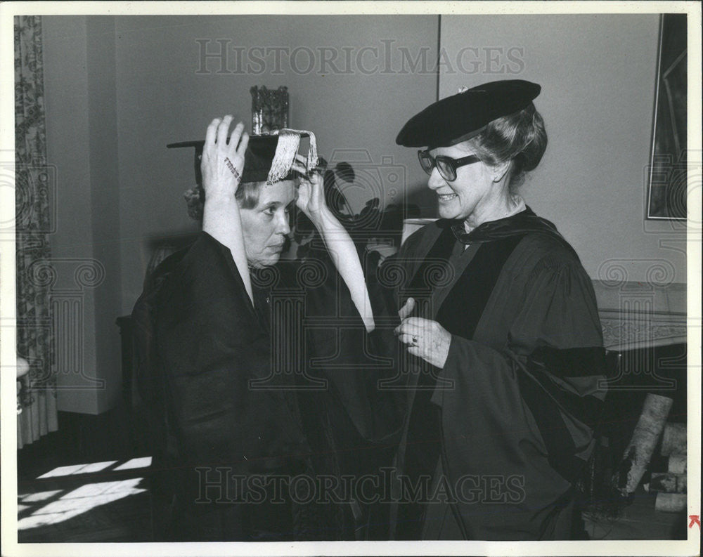 1978 Press Photo ERMA BOMBECK AMERICAN HUMORIST SISTER CANDIDA LUND DEGREE - Historic Images