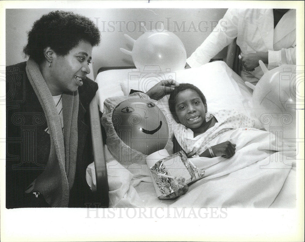 1986 Press Photo Jason and Priscilla Morris Roseland Hospital 7 year Old shot - Historic Images