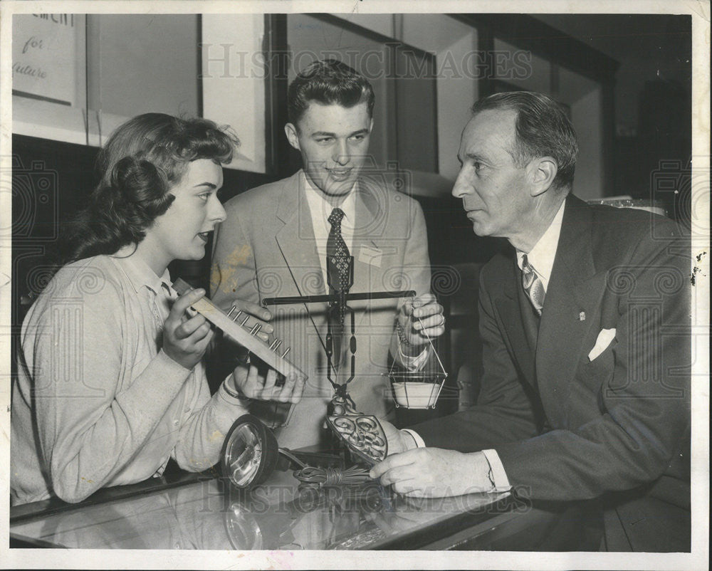 1954 Press Photo Two Teens Wood And Plastic Businesses With John T Pirie - Historic Images