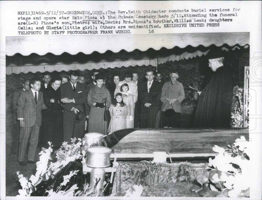 1957 Press Photo Rev Keith Chidester Conducts Burial Ezio Pinza - Historic Images