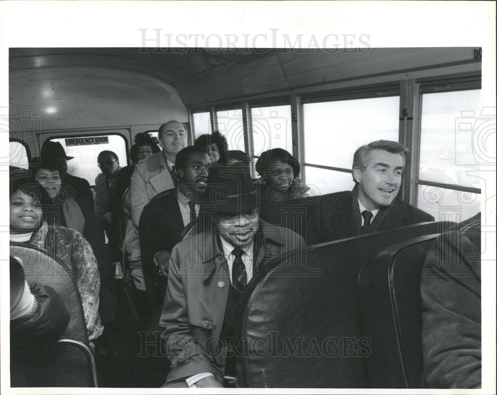 1991 Press Photo Illinois Governor James Edgar Reverend Claude Porter Ride Bus - Historic Images