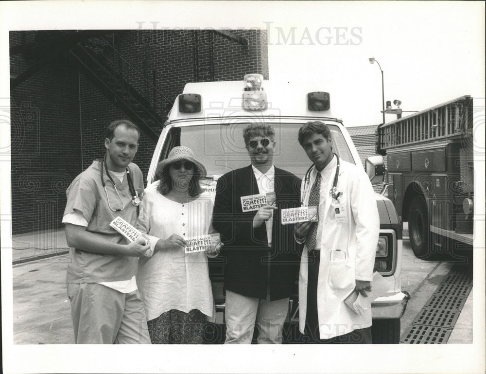 1994 Press Photo Anthony Edwards,Mimi Leder,John Wells,George Clooney in&quot; ER&quot; - Historic Images