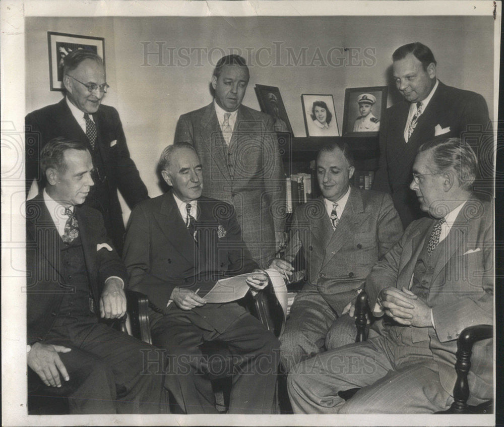 1947 Press Photo J.O. McClintock With Trade Board Members Kansas, Minn, Chgo - Historic Images