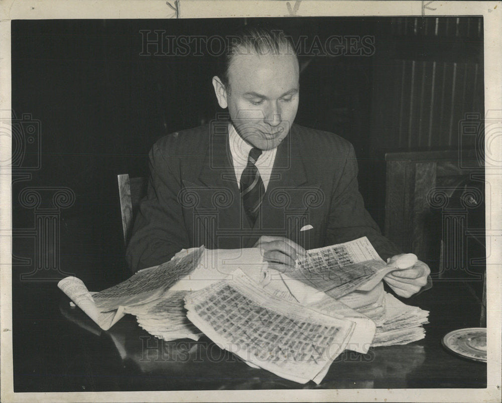 1947 Press Photo Prosecutor Raymond L McClory - Historic Images