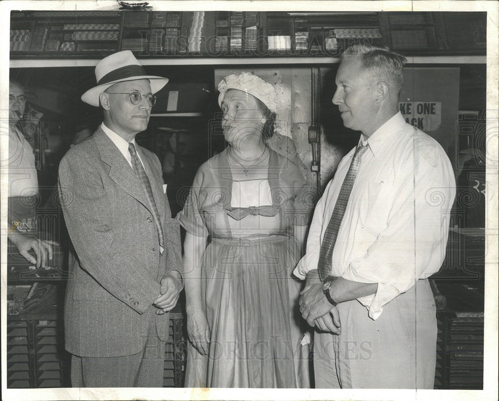 1957 Press Photo Sun Times Mr and Mrs Charles Boyer with Hy Shannon In Composing - Historic Images