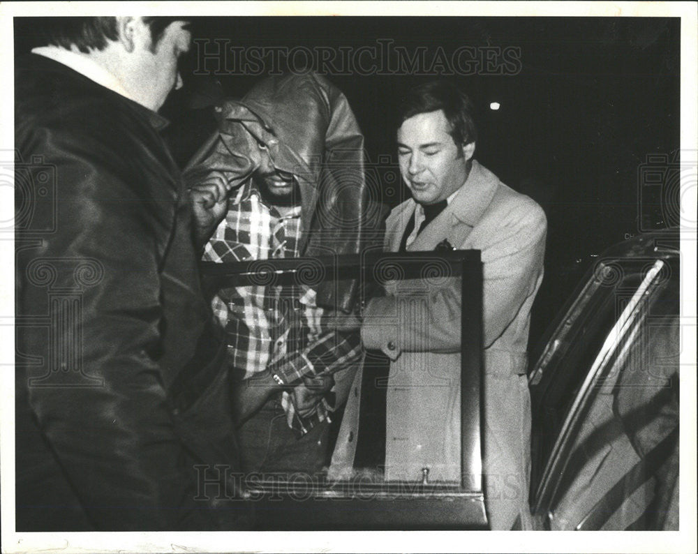 1981 Press Photo Herman Bray arrested after holding 3 yr old  daughter hostage - Historic Images