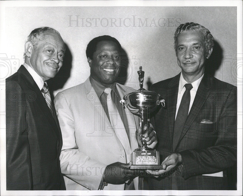 1970 Press Photo George Kirby Comedian Receives Award NAACP - Historic Images