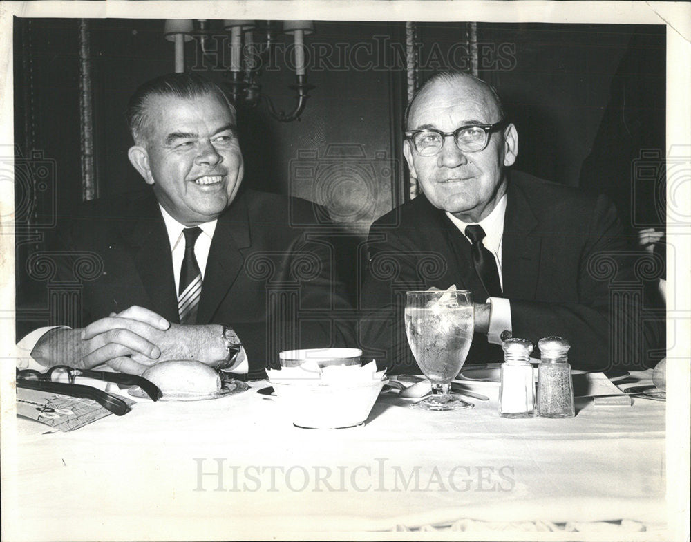 1963 Press Photo James Palmer With Senator John McClellan At Chgo Palmer House - Historic Images