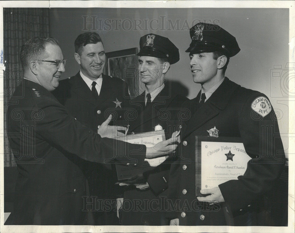 1965 Press Photo Patrolman Arthur McCauslin Receives Award - Historic Images