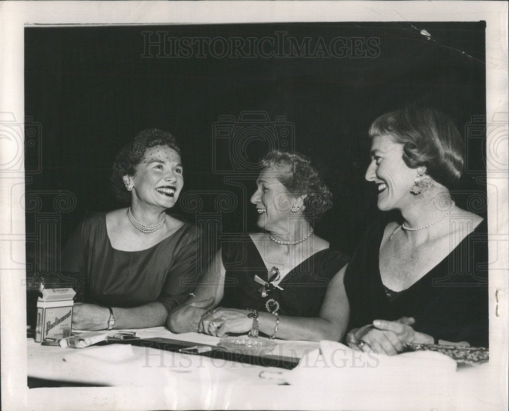 1955 Press Photo Party Goers Mrs McChesney Mrs Barnes Mrs Swope - Historic Images