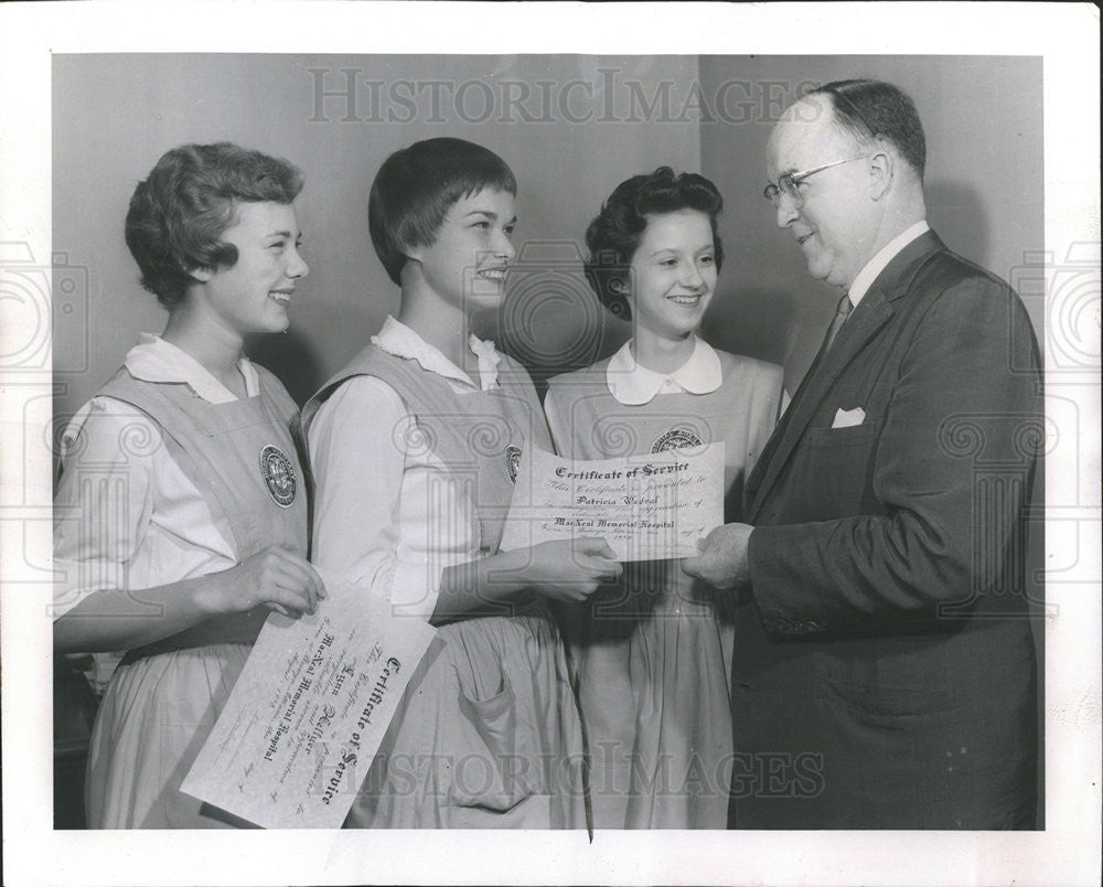 1958 Press Photo MacNeal Memorial Hospital Presents Certificates - Historic Images