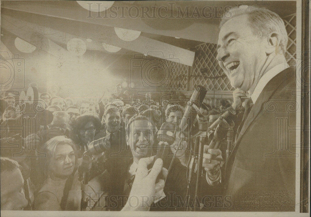 1968 Press Photo Senator Eugene McCarthy New Hampshire Primary Vote - Historic Images