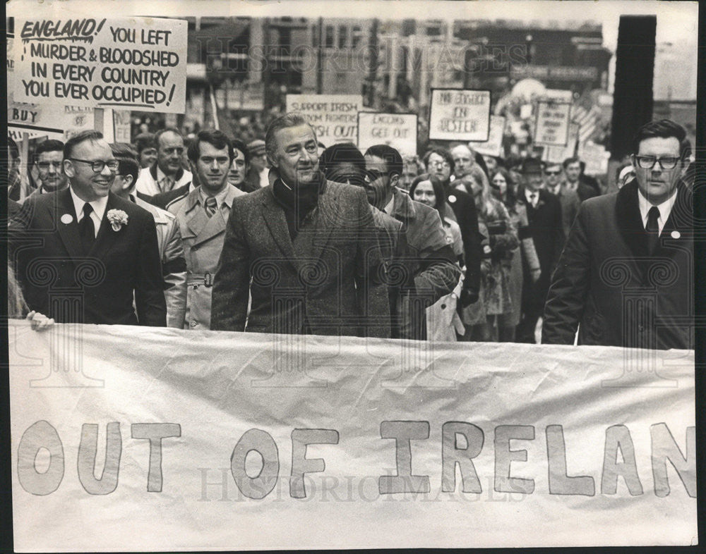 1972 Press Photo Senator Eugene McCarthy Election Campaign Northern Ireland Aid - Historic Images