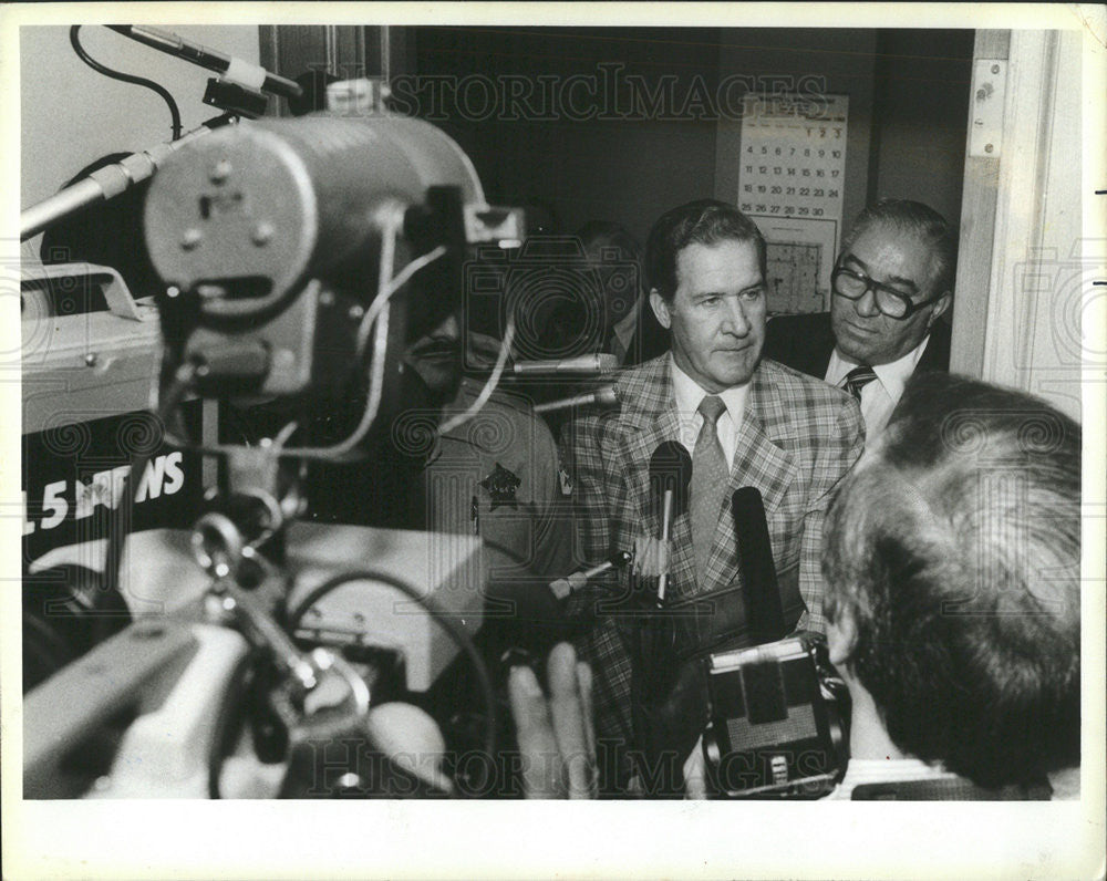 1983 Press Photo Ald, Frank J Brady - Historic Images