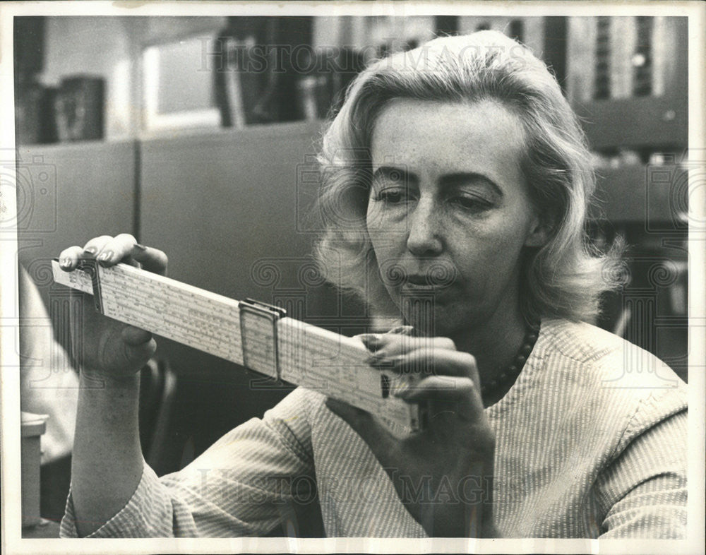 1964 Press Photo Mrs Eleanor Bonde of Hurletron Inc. - Historic Images