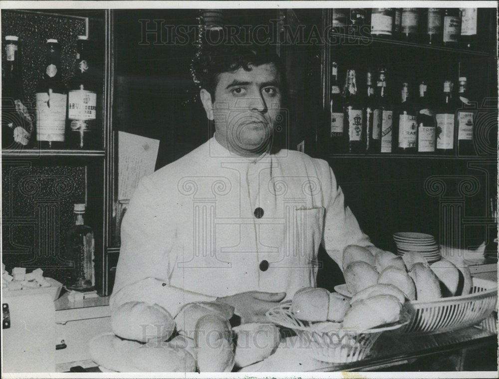 1966 Press Photo Waiter inherits $3.5 million,Antonio Bonet,Barcelon barman - Historic Images