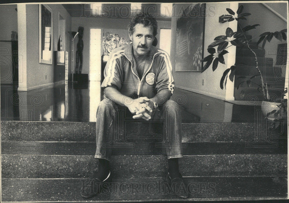 1988 Press Photo Alex Trebek Host Jeopardy Los Angeles Home - Historic Images