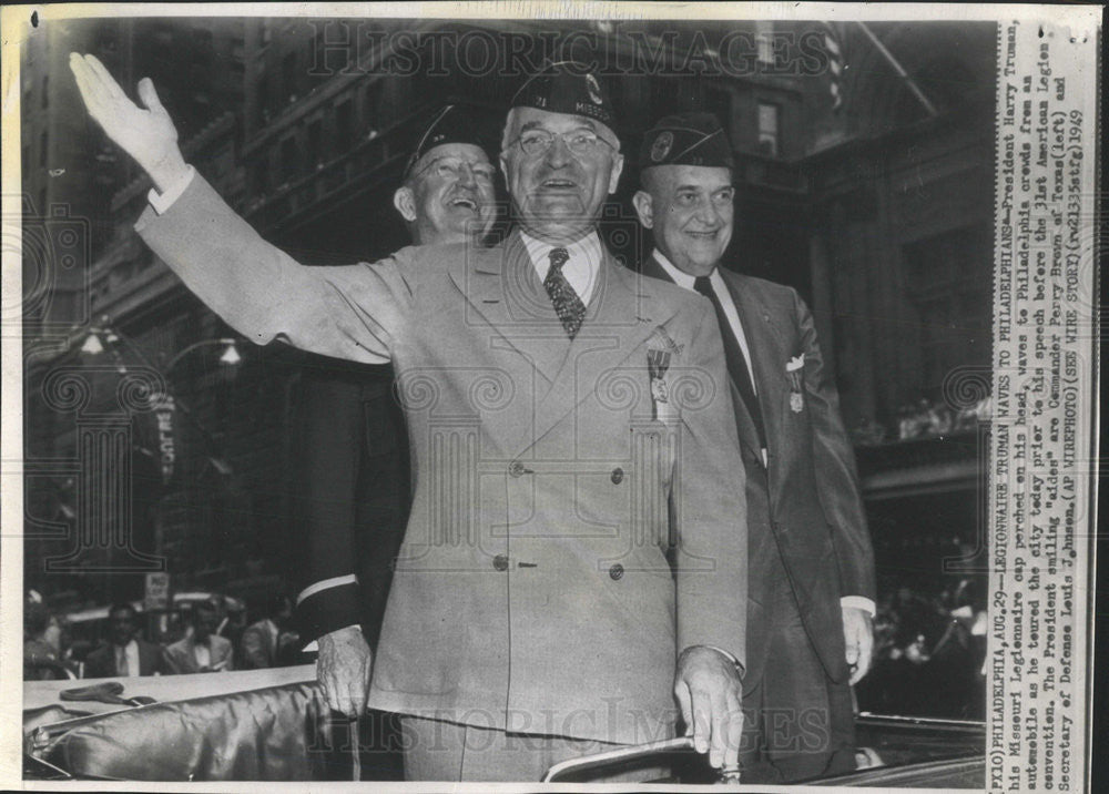 1949 Press Photo Harry Truman, Commander Perry Brown, Sec. of Def. Louis Johnson - Historic Images