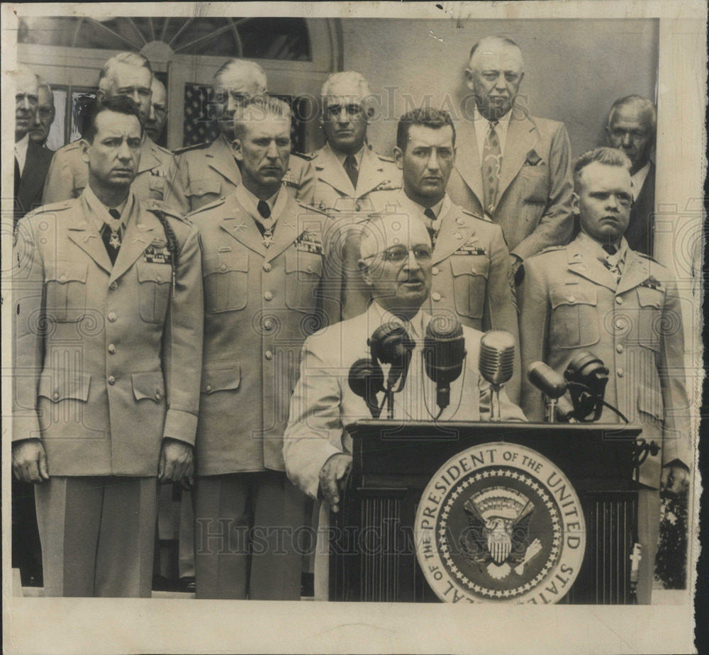 1951 Press Photo Medal of Honor winners with Pres. Harry Truman - Historic Images