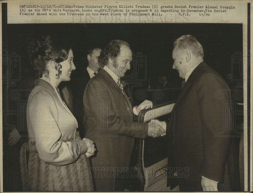 1971 Press Photo Prime Minister Trudeau Greets Soviet Premier Alexei Kosygin - Historic Images