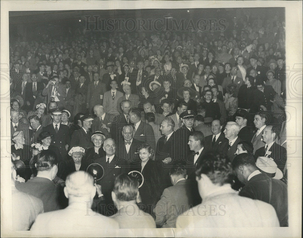 1950 Press Photo President Truman, wife, daughter Margaret at Chicago Stadium - Historic Images