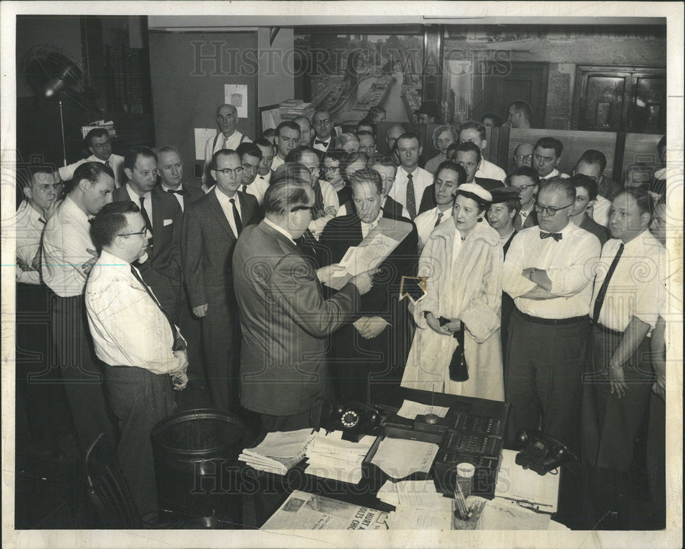 1957 Press Photo Sun-Times writer Fletcher Wilson receives Marshall Field award - Historic Images