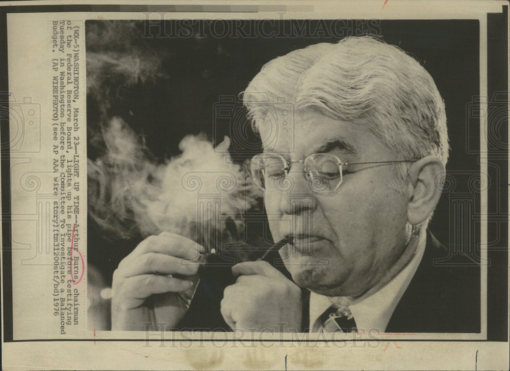 1976 Press Photo Arthur Burns, chairman of the Federal Reserve Board - Historic Images