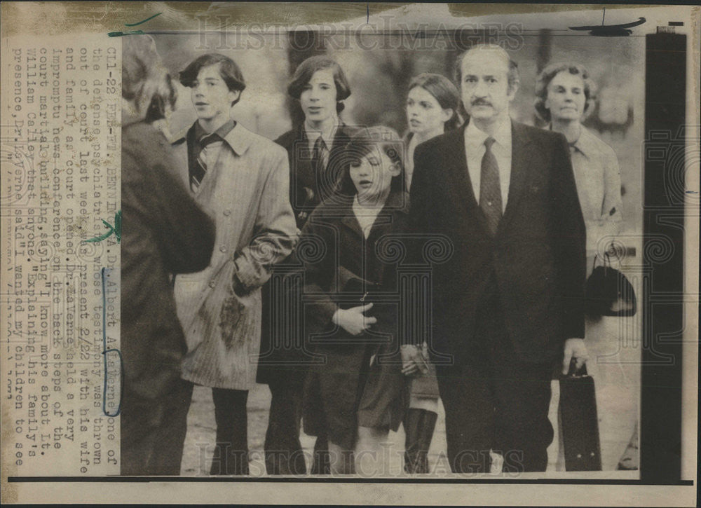 1971 Press Photo Dr Albert LaVerne with wife and family - Historic Images