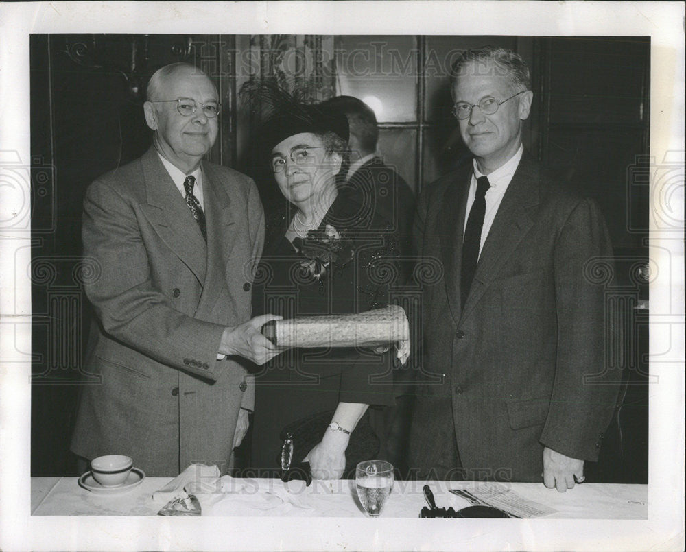 1959 Press Photo Wilfred S. Reynolds wife,Edward H. Mcdougal - Historic Images