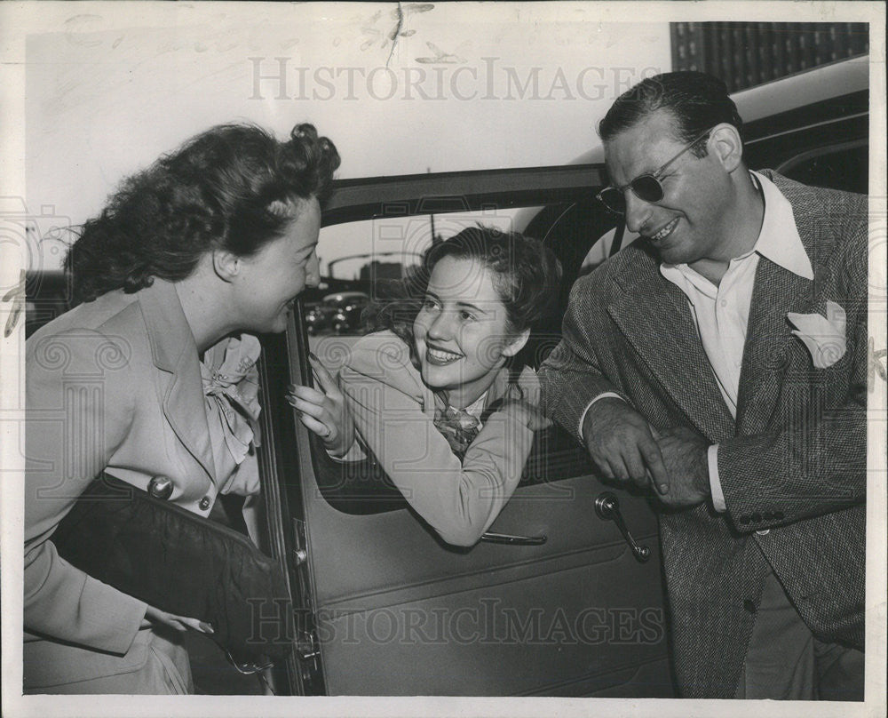 1944 Press Photo Lucia Perrigo,Joyce Reynolds,Irv Kupcinet - Historic Images