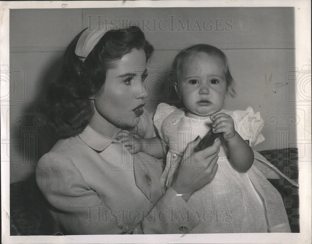 1947 Press Photo Baby Joe is 1yr old,mom actress Joyce Reynolds - Historic Images