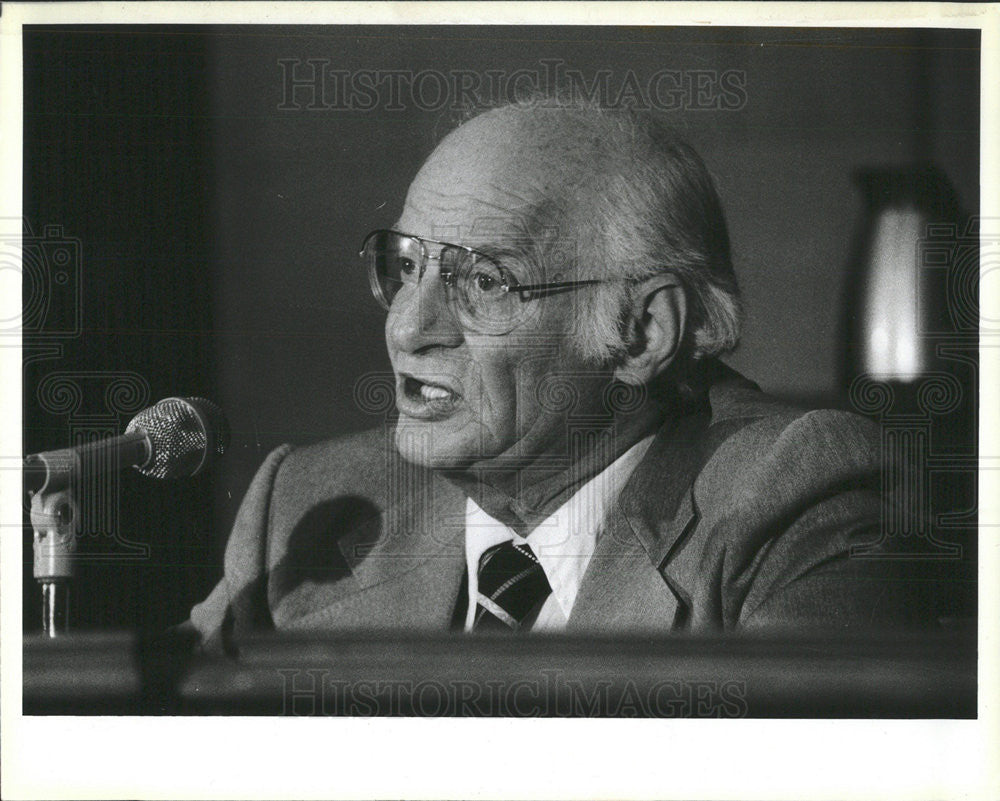 1983 Press Photo Sol Brandzel president Chicago Board Education Press conference - Historic Images