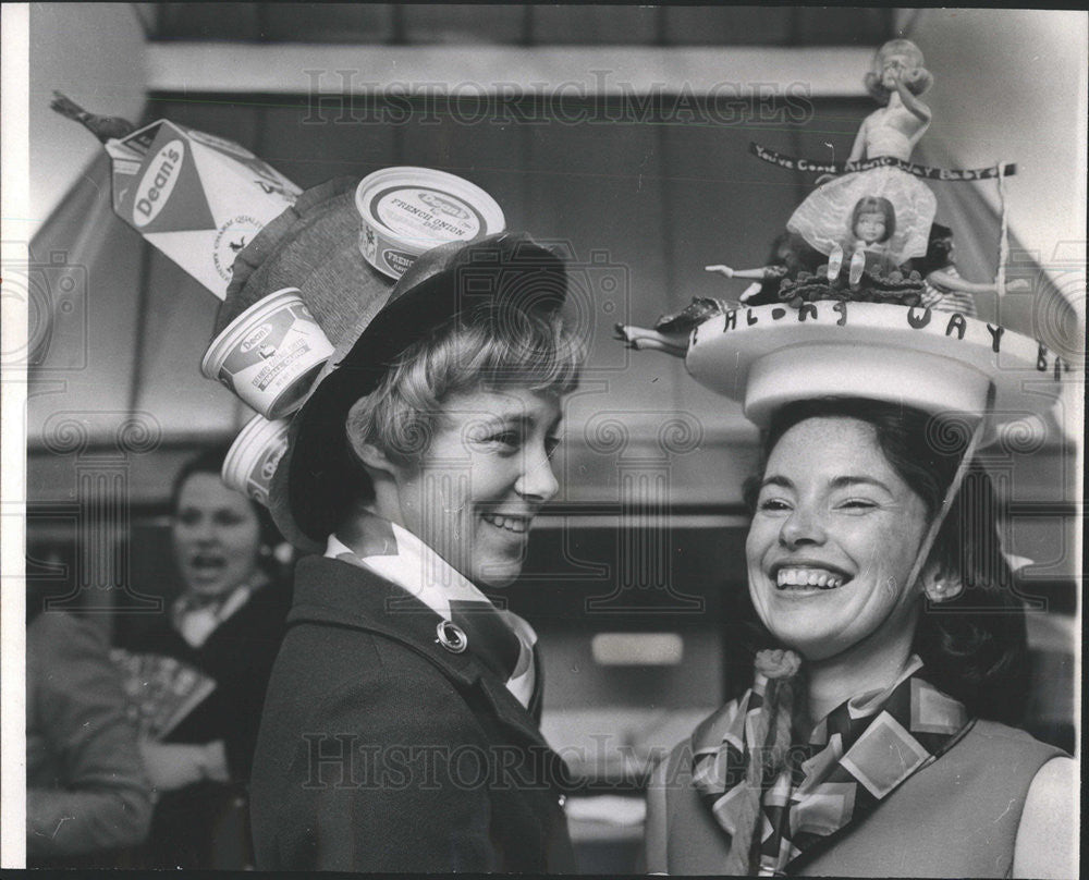 1970 Press Photo John Blunt Walter Kasten Travelers Aid Society Party - Historic Images