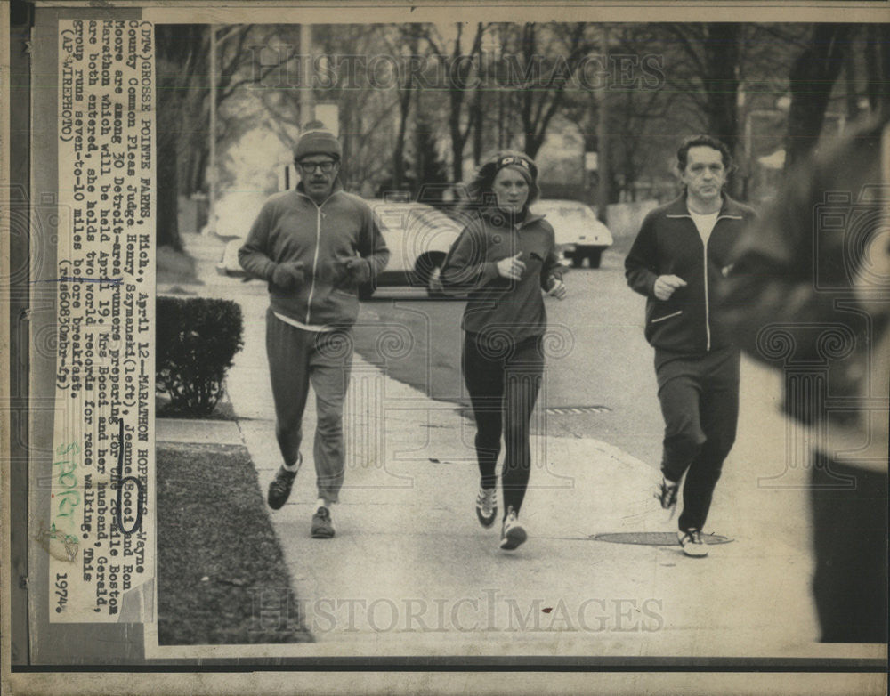 1974 Press Photo Jeanne Bocci Michigan runner with Ron Moore at Boston Marathon - Historic Images