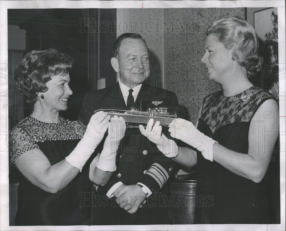 1967 Press Photo Andrew Boemi Walter Cummings Rear Admiral  William Guest - Historic Images