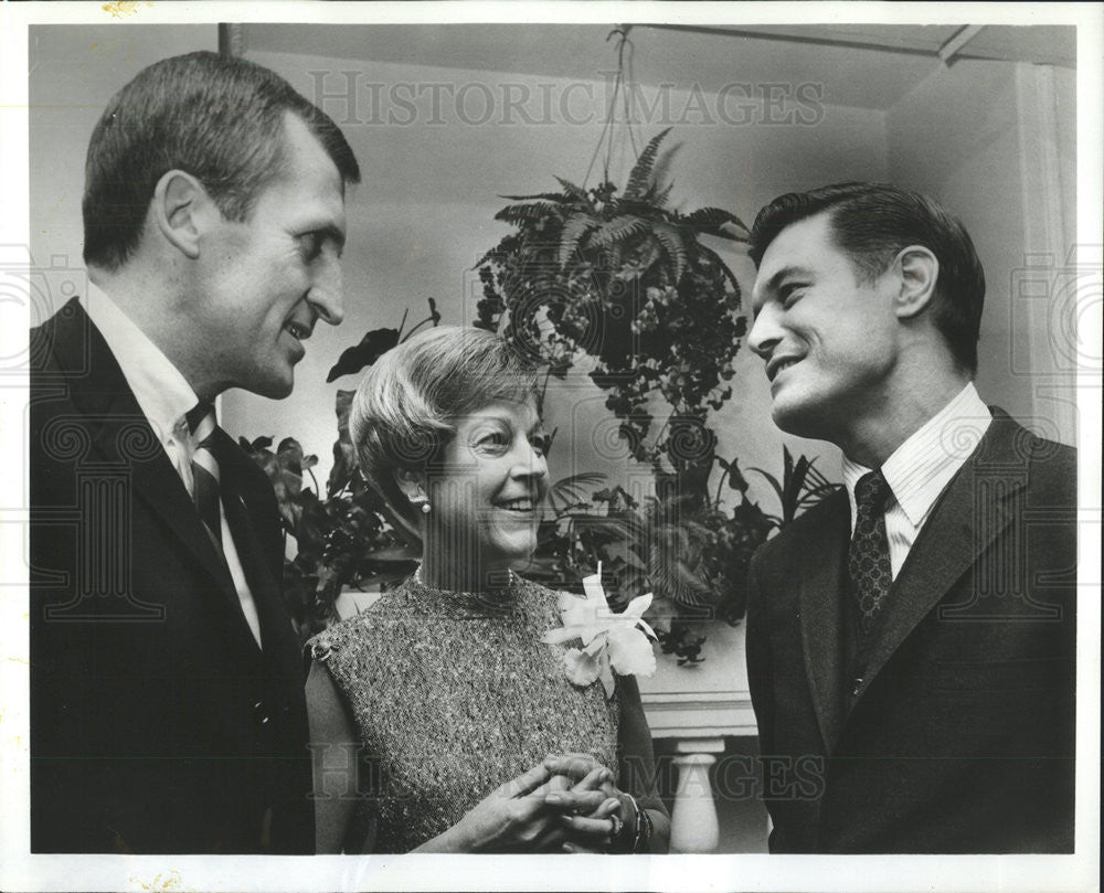 1969 Press Photo REPUBLICAN ACTIVIST VERN MCCARTHY  MRS. BROOKS DR. PHILIP CRANE - Historic Images