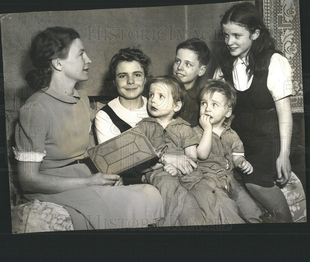 1943 Press Photo The Five Moroneys Mother Mrs. Michael J. Moroney - Historic Images