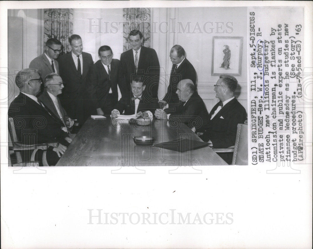 1963 Press Photo William J. Murphy American Representative Discuss State Budget - Historic Images