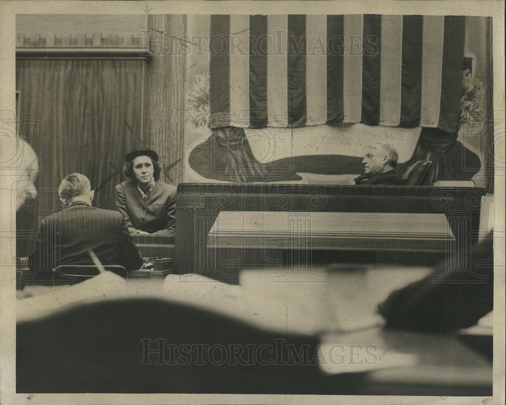 1948 Press Photo Mrs. Glenn Marsh Witness Stand Murder Trial Judge Dusher - Historic Images