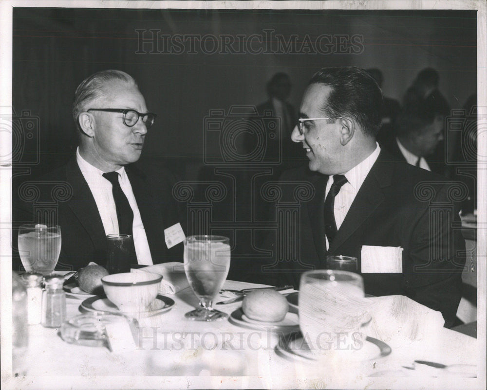 1962 Press Photo Donald J Reda Cost Development Manager Victor Mfg &amp; Gasket Co - Historic Images