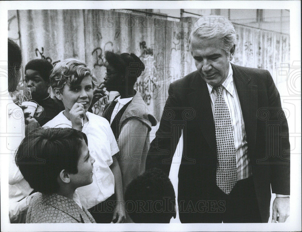 1972 Press Photo Harry Reasoner Journalist Examines Vandalism Playground ABC - Historic Images