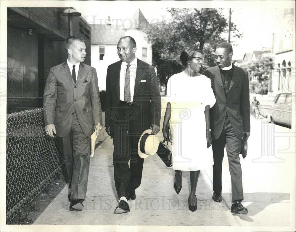 1963 Press Photo Rev David Readye President Engelwood Committee Philip Dripps - Historic Images