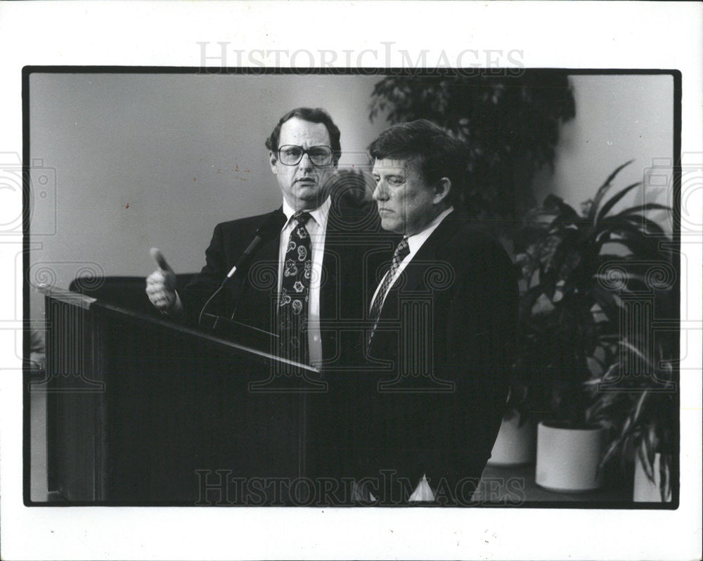 1995 Press Photo Jerry Reinsdorf Eddie Einhorn White Sox Address Press Chicago - Historic Images