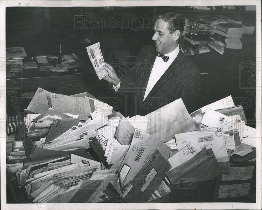 1957 Press Photo Ray Rayner Television Personality Daily News Coloring Contest - Historic Images