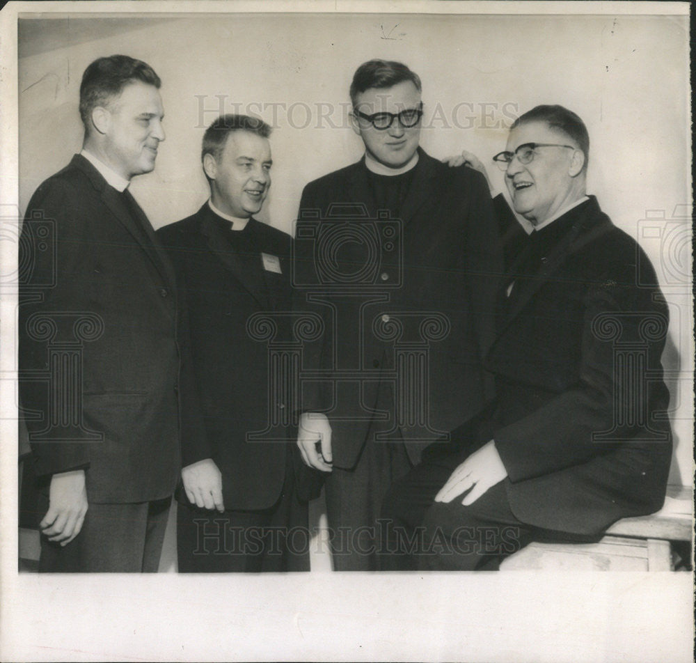 1961 Press Photo Lutheran Pastor Anton Lundeen - Historic Images