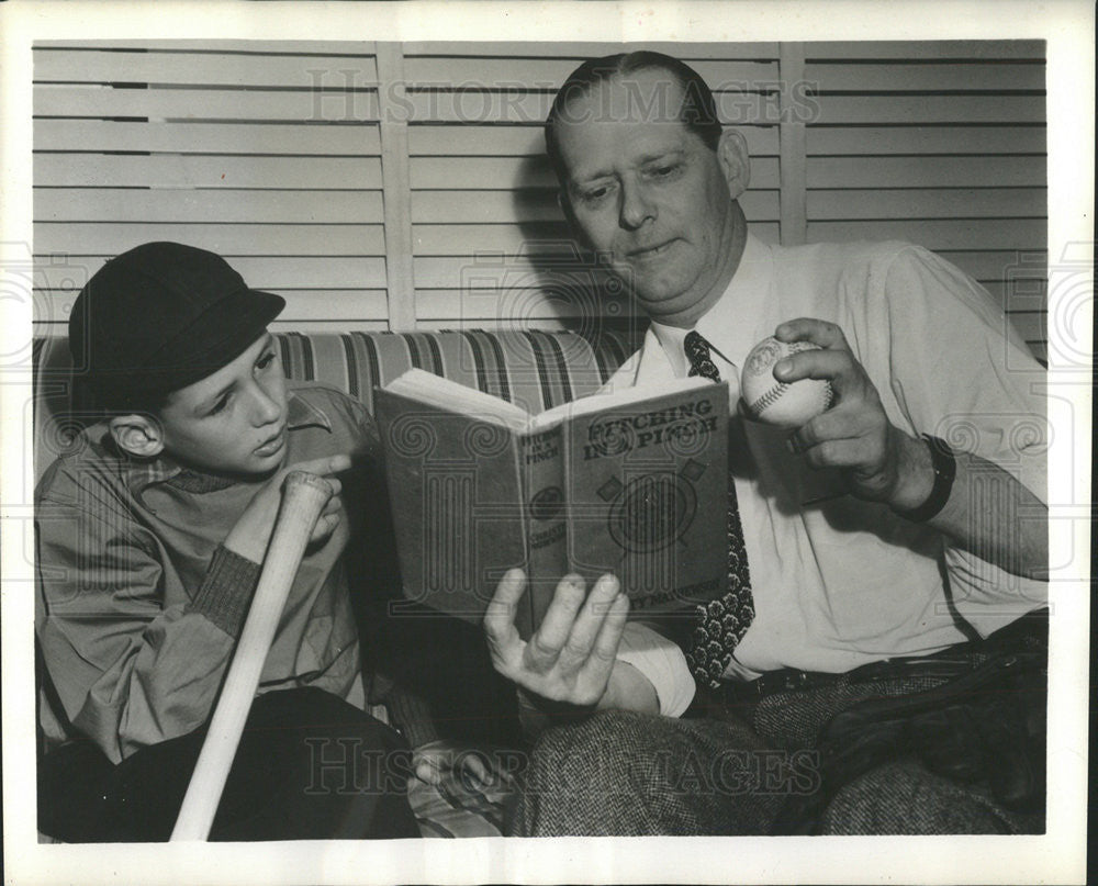 1947 Press Photo Lonny Lunde NBC Quiz Kids Father - Historic Images