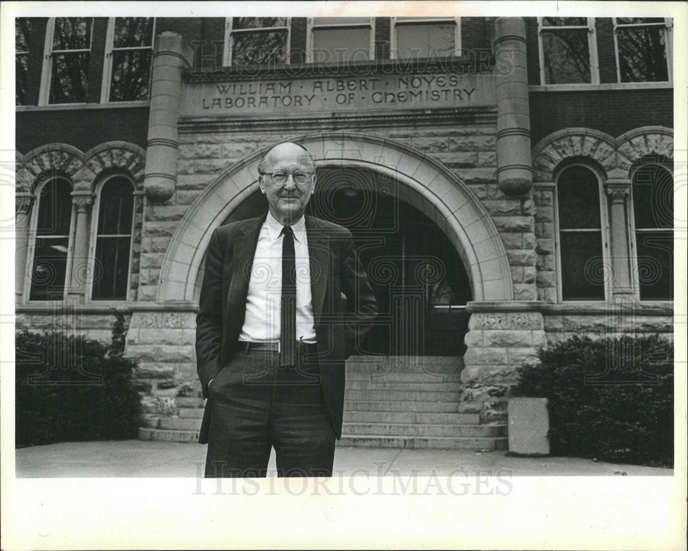 1983 Press Photo Herbert Gutowsky Chemical Sciences Director - Historic Images