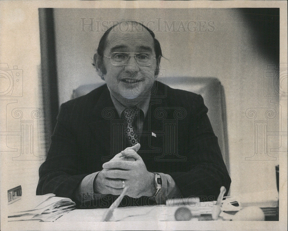 1975 Press Photo Rabbi Morris Aaron Gutstein Rabbi Newport &quot;Town-Hall Meetings&quot; - Historic Images