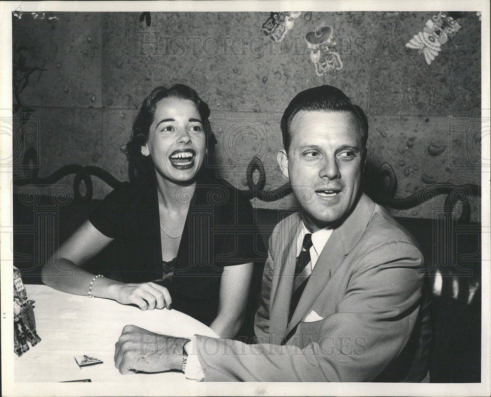 1953 Press Photo Fredricka Pigott Cocktail Party - Historic Images