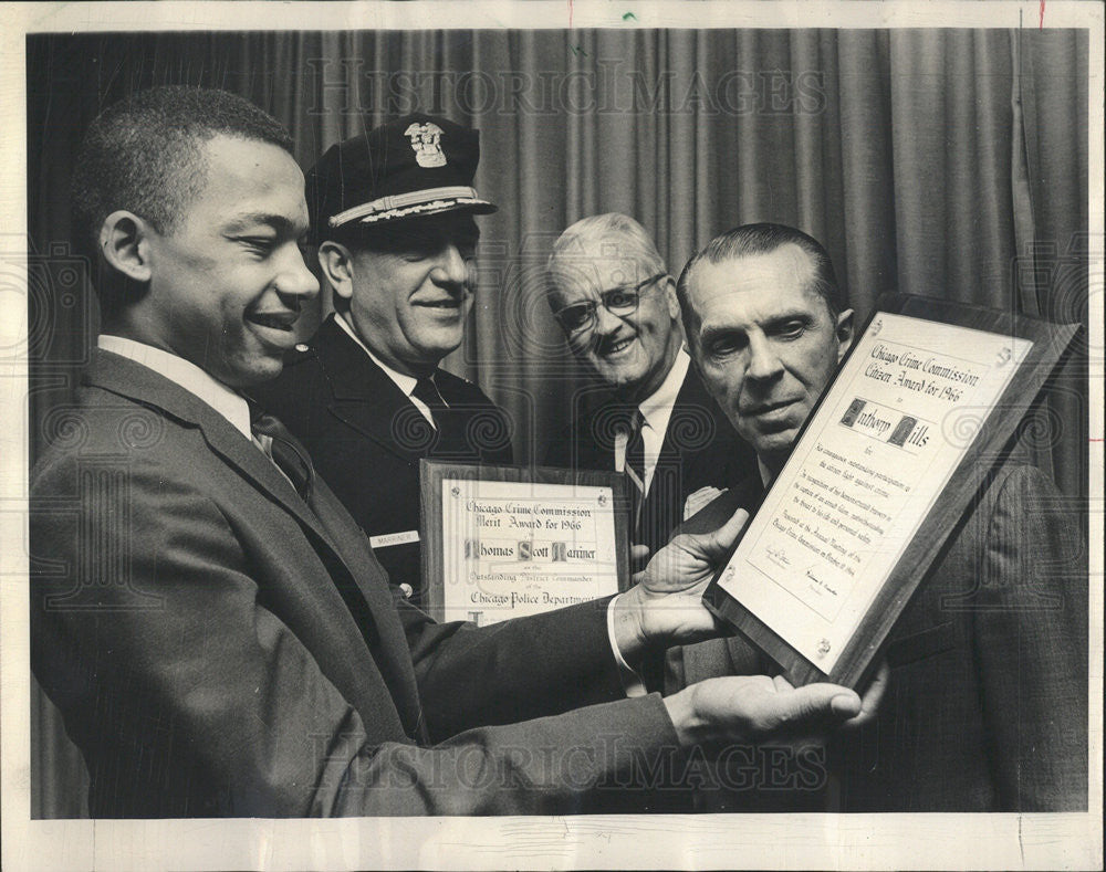 1966 Press Photo COMDR. THOMAS MARRINER ANTHONY MILLS  PLAQUES THOMAS MULORY - Historic Images